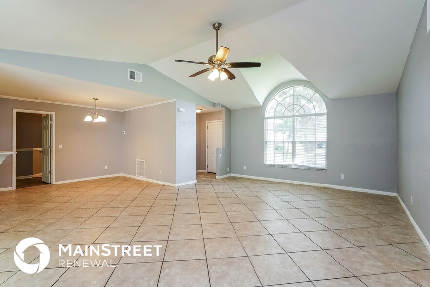 Building Photo - 525 SW 23rd Terrace