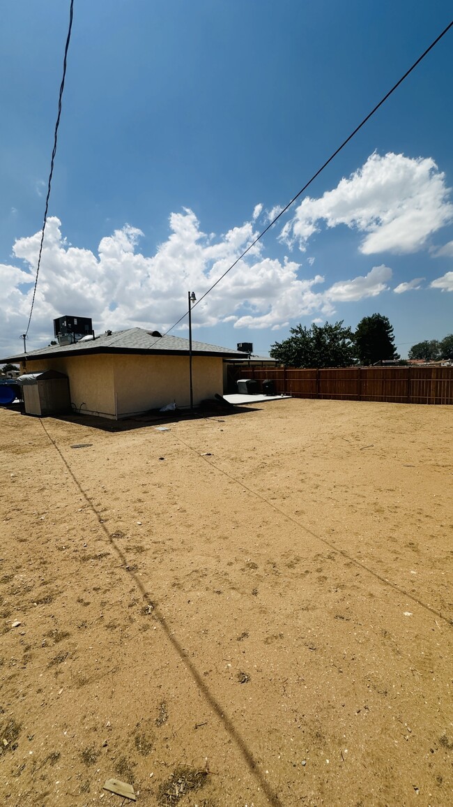 Building Photo - 14940 Gayhead Rd