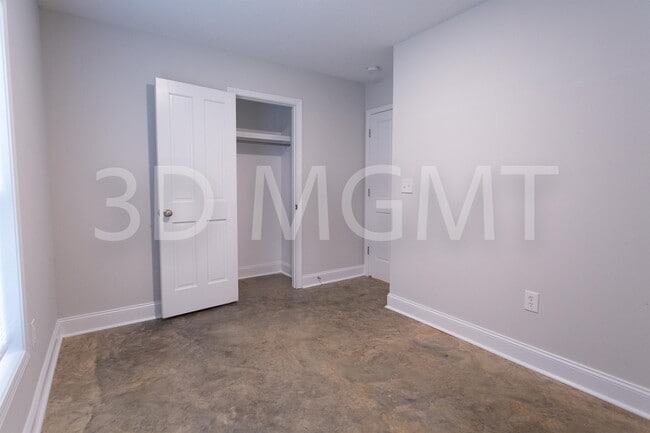 Building Photo - 100 Robin Ln