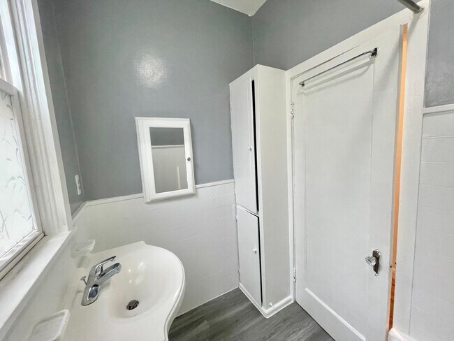Building Photo - Prime North Beach 3Bed/1Bath with City Vie...