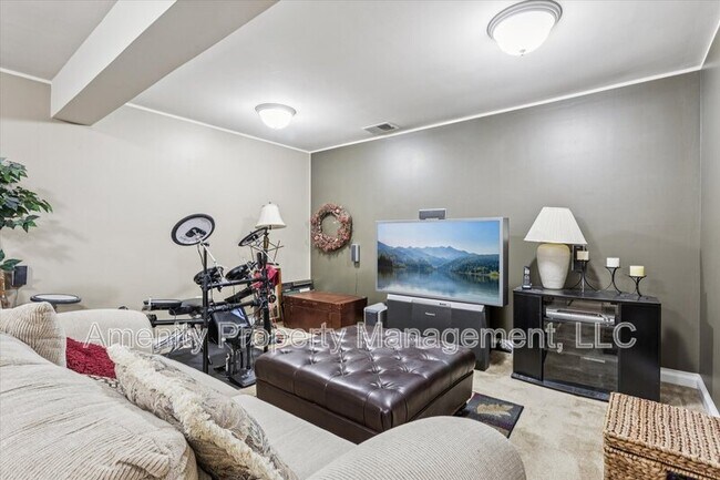 Building Photo - 3271 Newland Ct