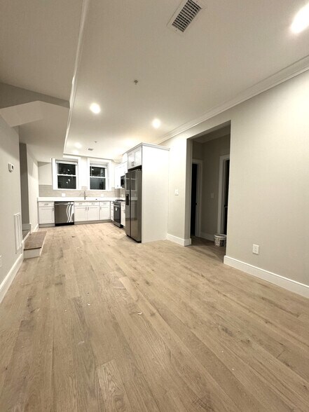 Building Photo - 162 Allston St