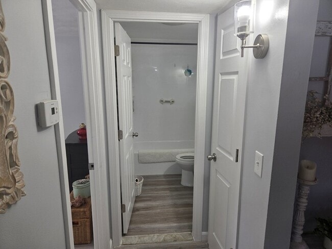 Building Photo - 176 Maple Ave