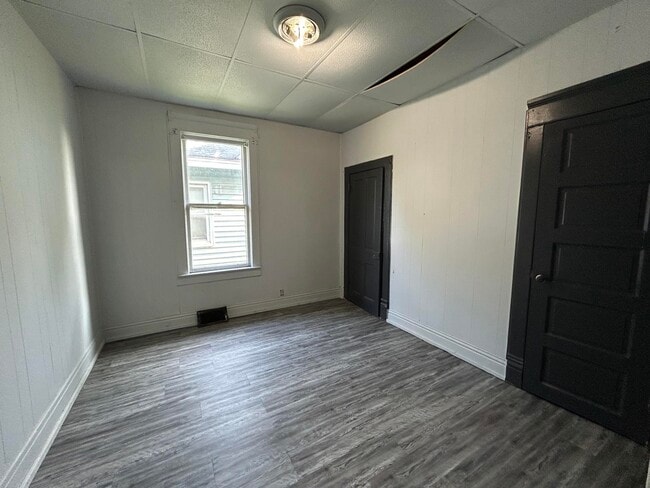 Building Photo - 907.5 Jewell-