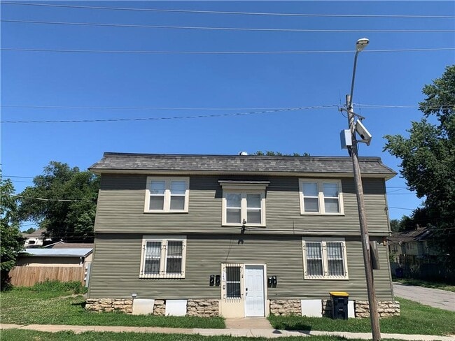 Building Photo - 145 Topping Ave