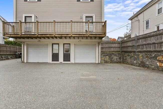 Building Photo - 224 Robbins St