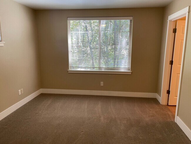 Building Photo - 1862 NW Shevlin Park Rd