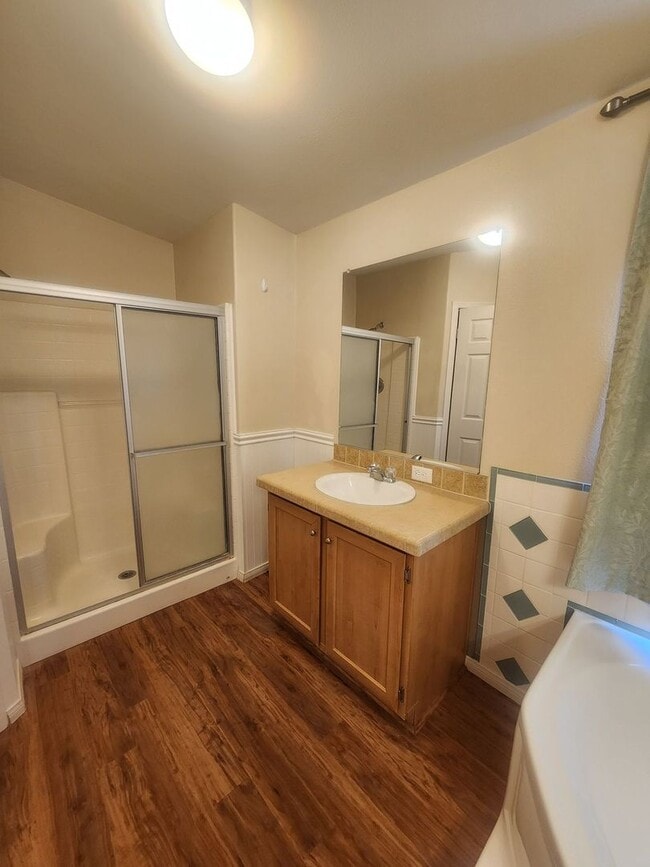 Building Photo - Sunmore Estates Large 3 Bedroom 2 bath Home