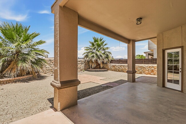 Building Photo - 3727 Grand Bahamas Dr