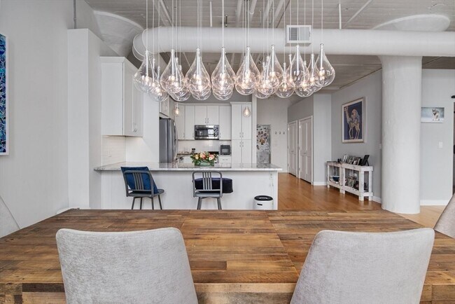 Building Photo - 437 D St