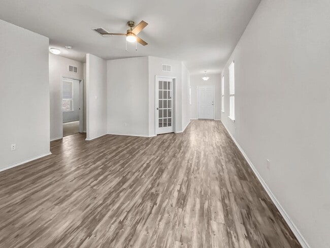 Building Photo - 595 Eves Necklace Dr.