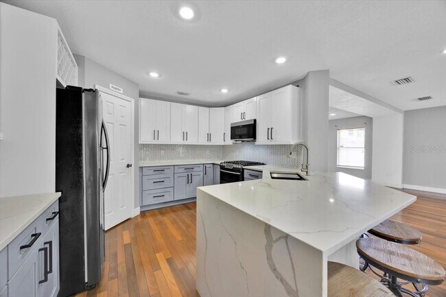 Building Photo - 409 Rona Ln