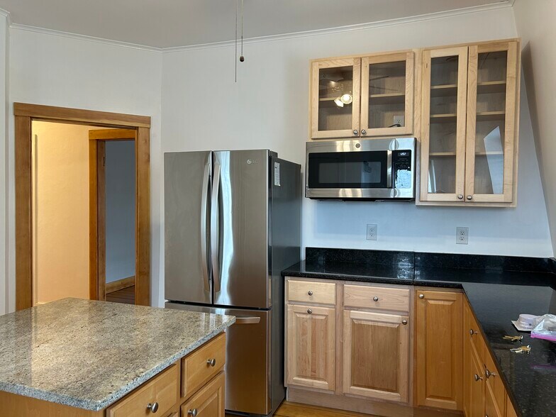 Primary Photo - 331 Spring St