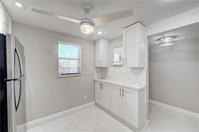 Building Photo - 4629 Poinciana St