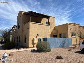 Building Photo - 1211 Lombard Way