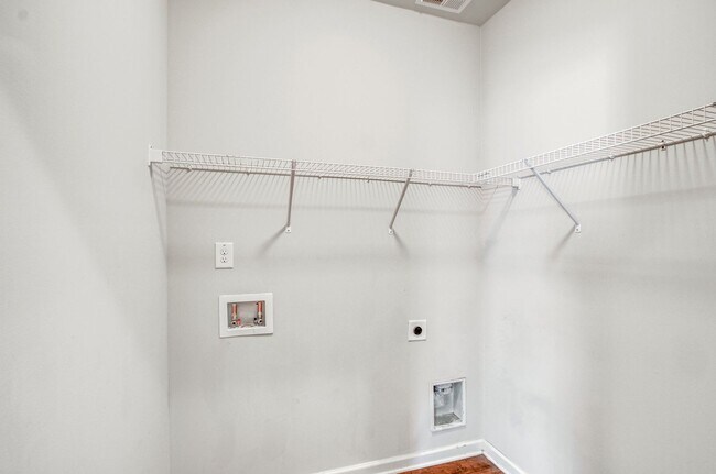 Building Photo - 4639 Southwind Rd