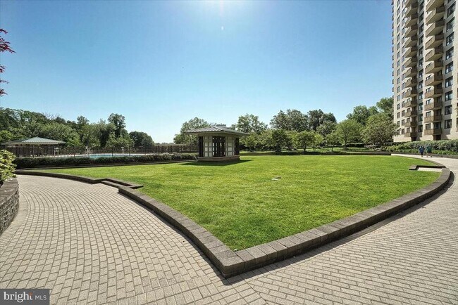 Building Photo - 5225 Pooks Hill Rd