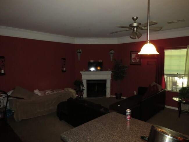 Building Photo - 4989 Lower Elm St