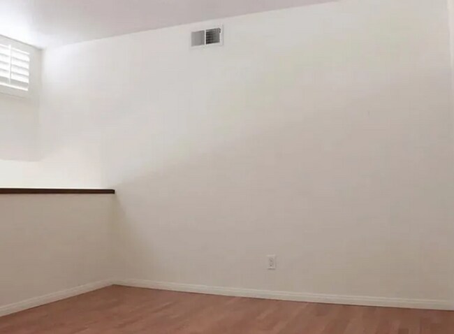 Building Photo - This stunning One-Bedroom 1.5 Bathroom Condo in Laguna Niguel