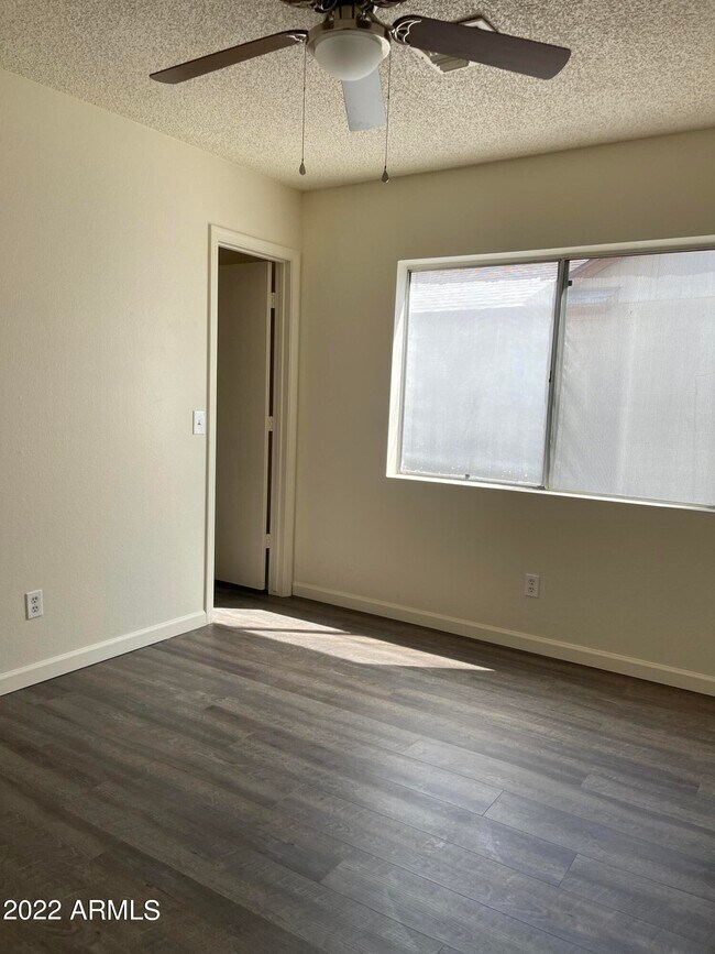 Building Photo - 10111 W Colter St