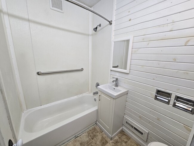 Building Photo - 1324 South St