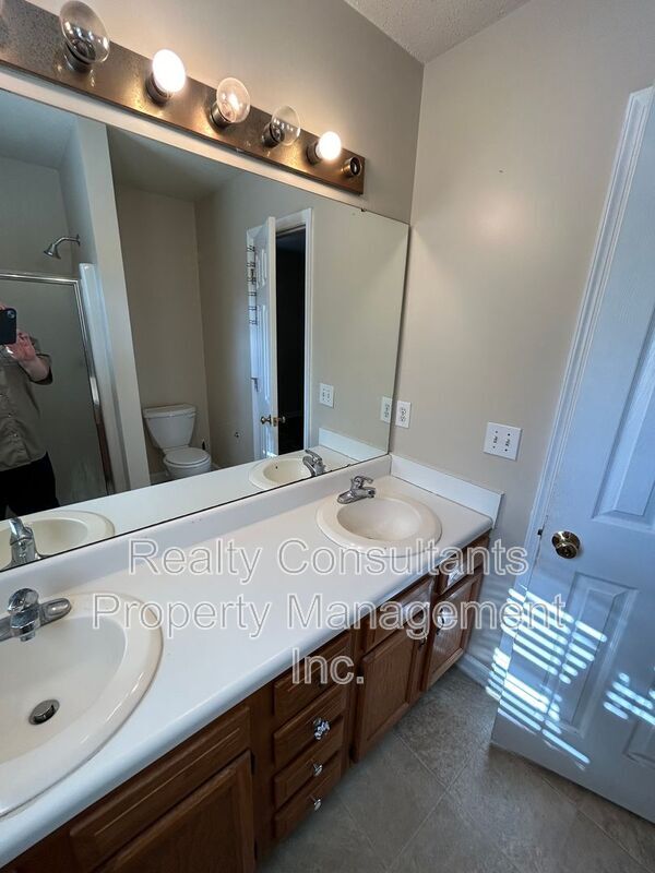 Building Photo - 600 Summerwalk Rd