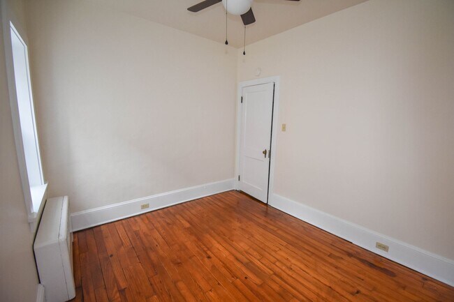 Building Photo - RTSA301