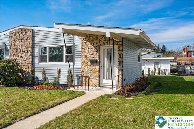 Building Photo - 732 N St Lucas St