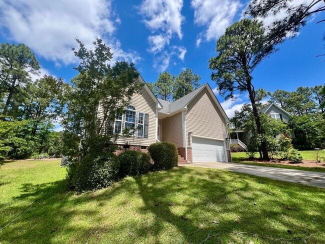 Building Photo - Carolina Lakes!!
