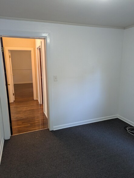 Building Photo - 118 Niles Ave
