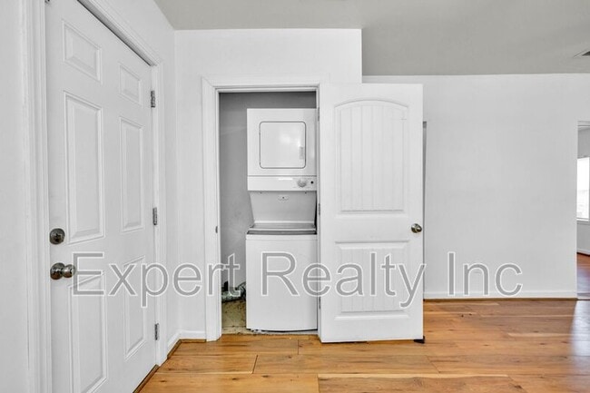 Building Photo - 1861 Woodland Ave SW