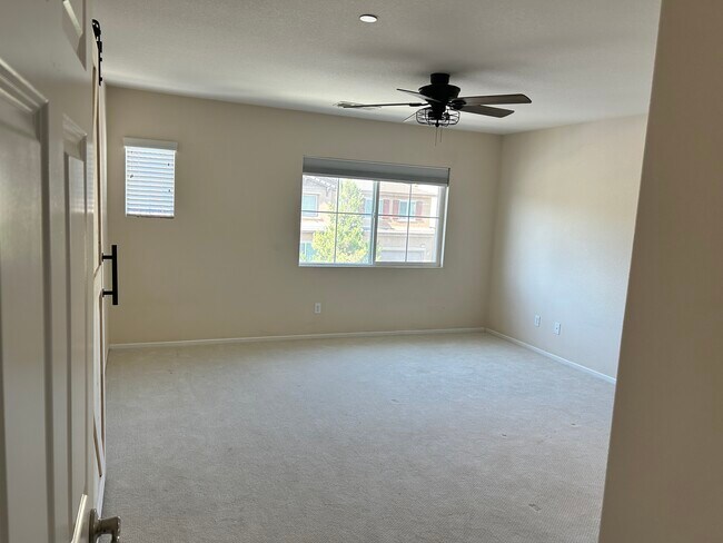 Building Photo - 10960 Knoxville Way