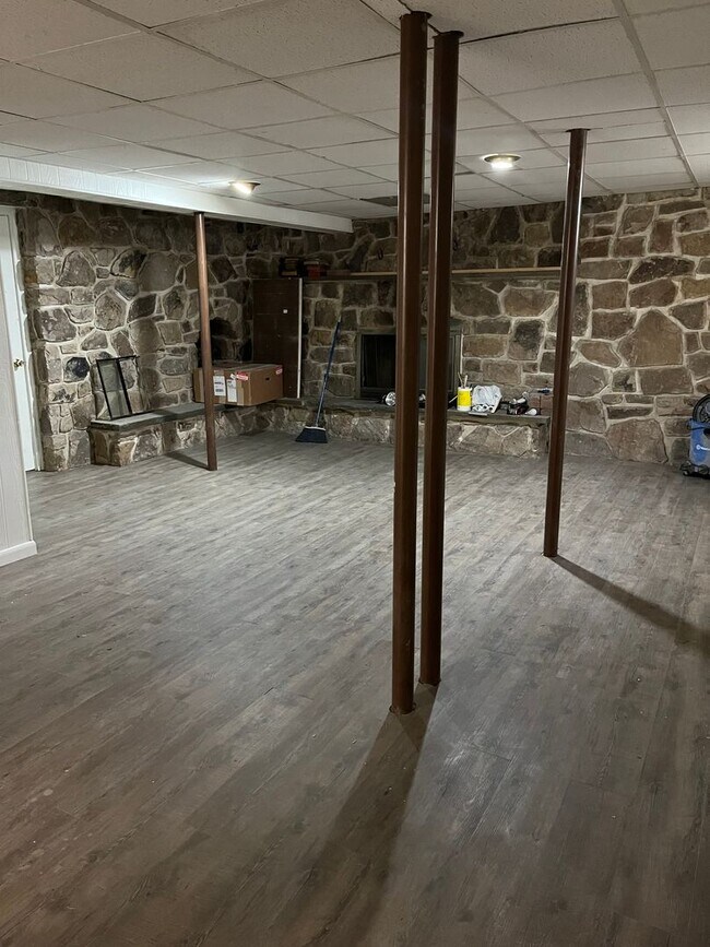 Building Photo - Newly Remodeled Single Family Home - Howar...