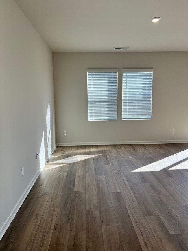 Building Photo - Brand New Three Bedroom Home In Sango