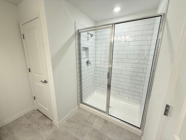 Building Photo - 4553 Orchard View Aly