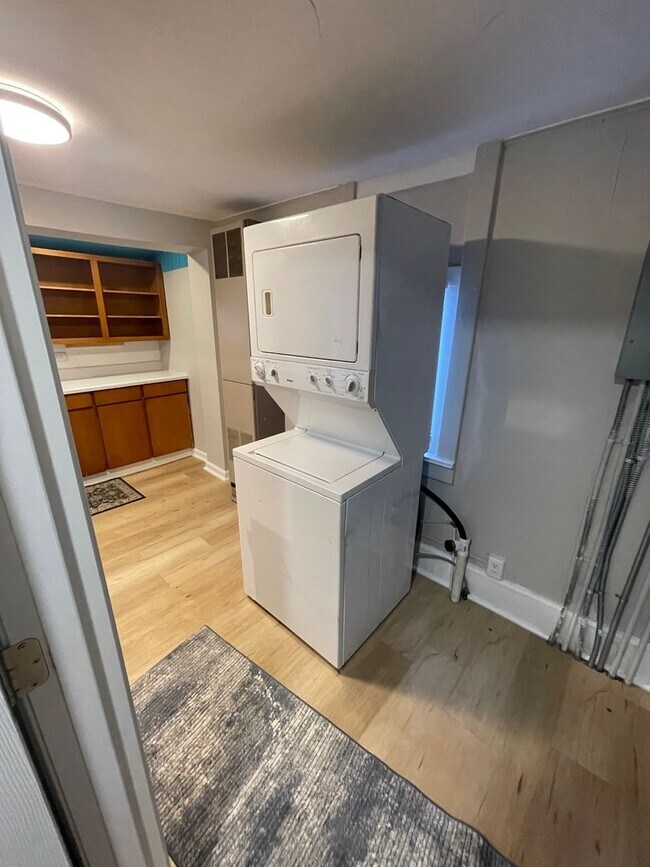 Building Photo - AVAILABLE AUGUST! - 2 Bed, 1 Bath Home In Superior!