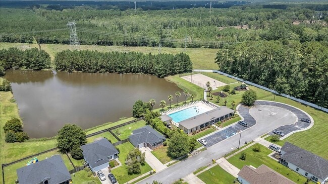 Building Photo - Perfectly Located 3 Bed, 2 Bath Home in Li...