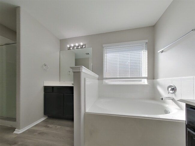 Building Photo - 15018 Mause Creek Dr