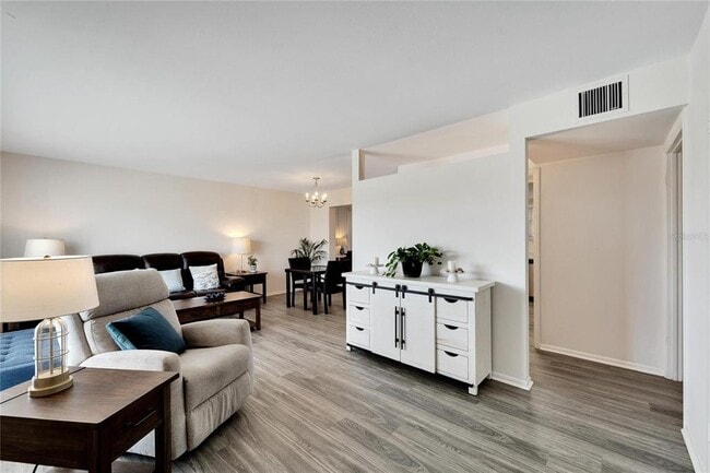 Building Photo - 1216 Hacienda Dr