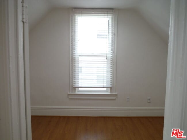 Building Photo - 1805 W 12th Pl