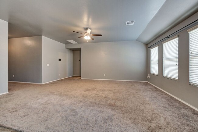 Building Photo - Gorgeous 4 Bed 2 Bath Home in Heart Of Mustang!!