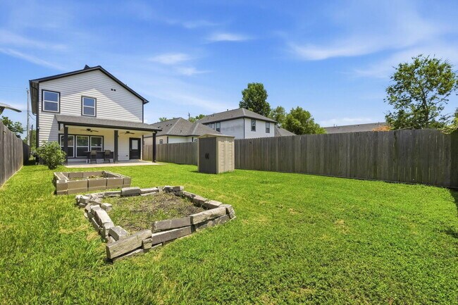Building Photo - 8419 Observatory St