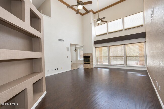 Building Photo - 6520 Grand Ridge Dr