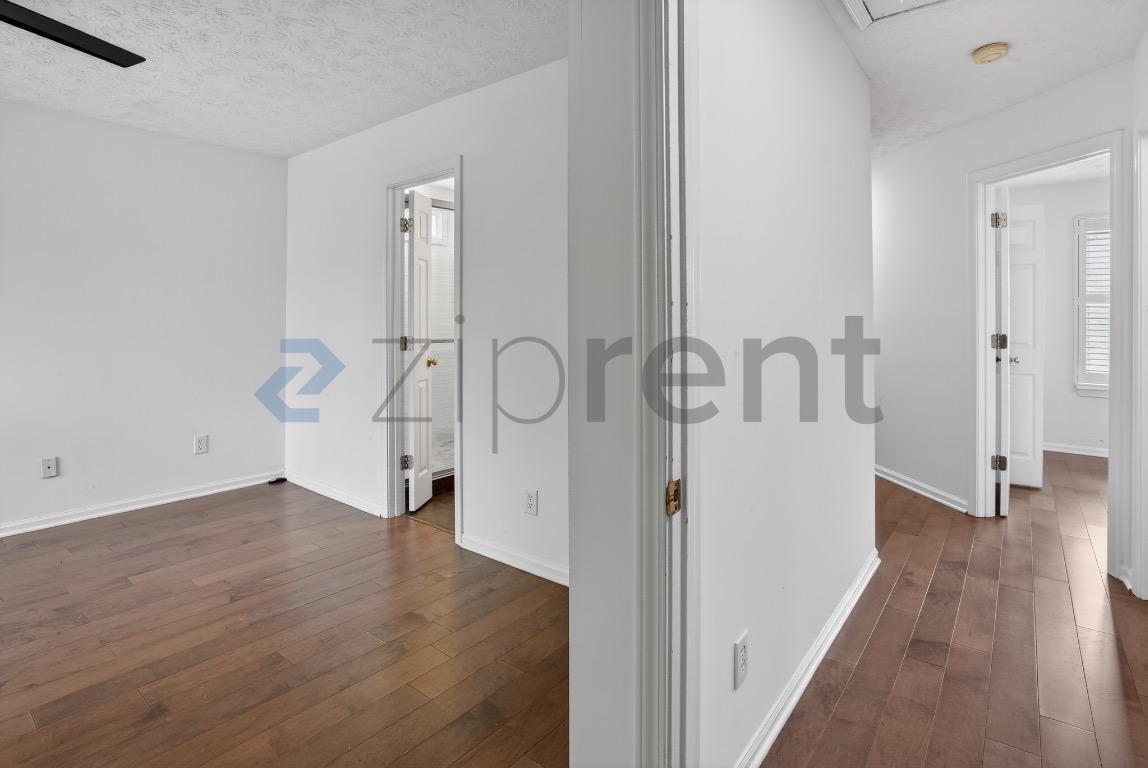 Building Photo - Unit 484
