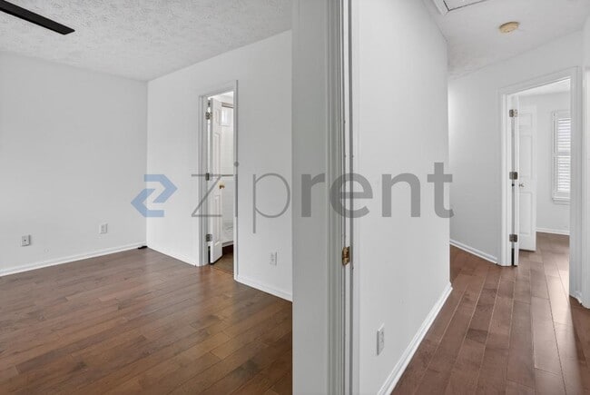 Building Photo - 484 Fraser St SE