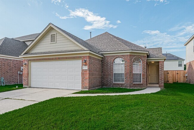 Building Photo - 12230 Hawthorne Hill Cir
