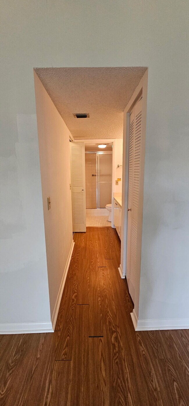 Building Photo - 7879 Willow Spring Dr