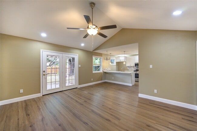 Building Photo - 1921 Ripple Creek Dr