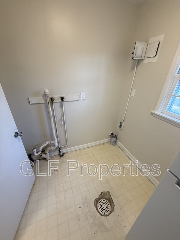 Building Photo - 219 N 14th St