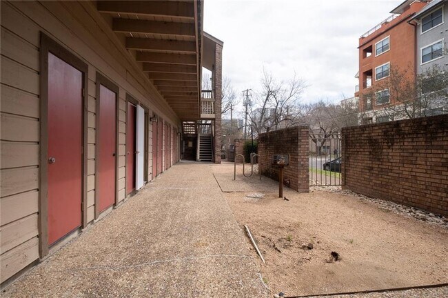 Building Photo - 2210 Pearl St